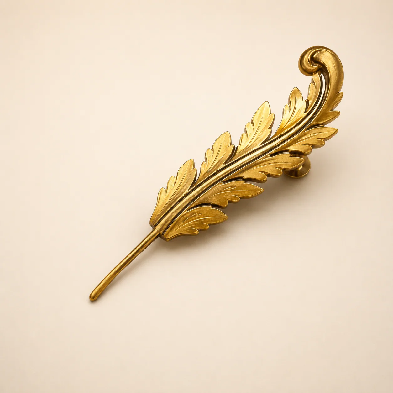 هەڵگرێ پەردان یێ زێڕین ب شێوێ بەلگێ — Decorative Gold